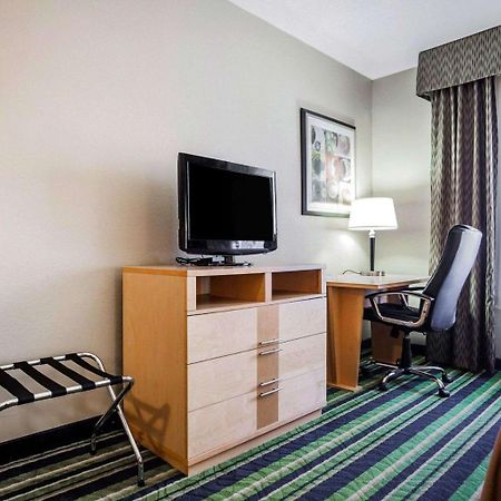 Comfort Inn Kansas City / Airport Экстерьер фото
