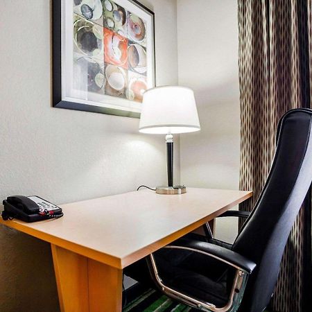 Comfort Inn Kansas City / Airport Экстерьер фото