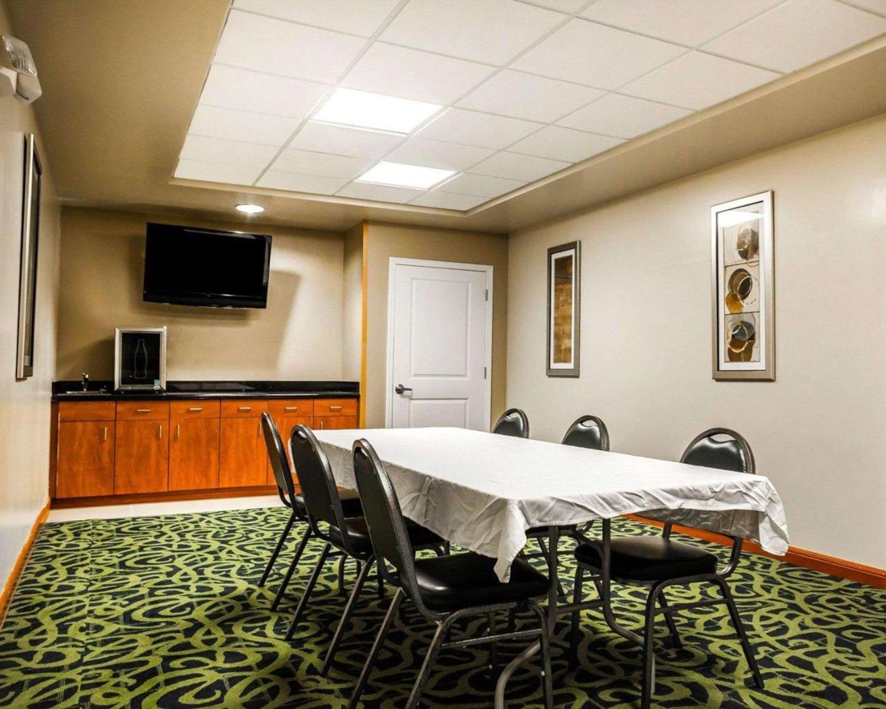 Comfort Inn Kansas City / Airport Экстерьер фото
