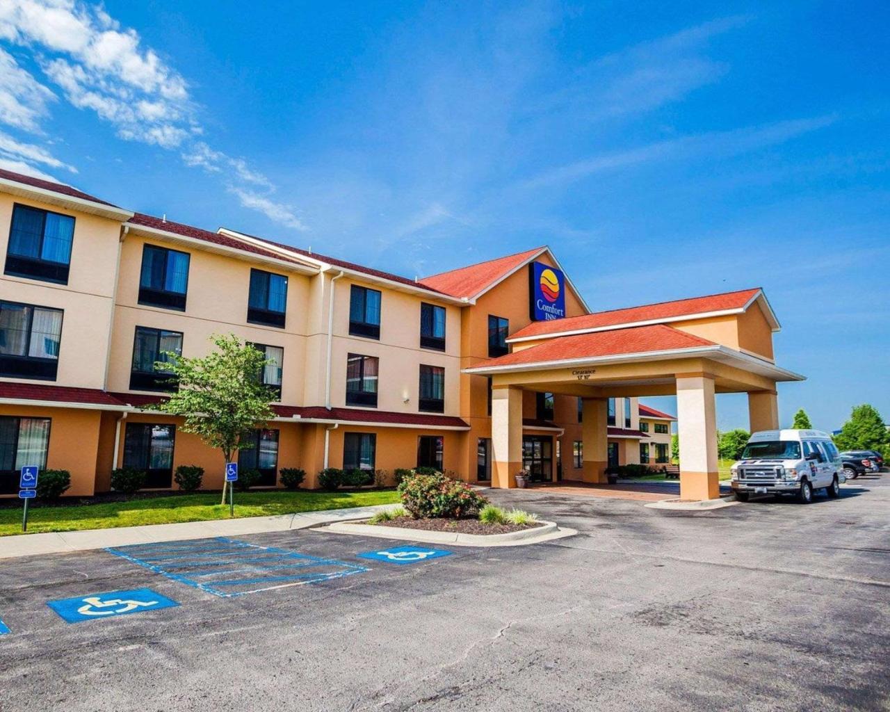Comfort Inn Kansas City / Airport Экстерьер фото