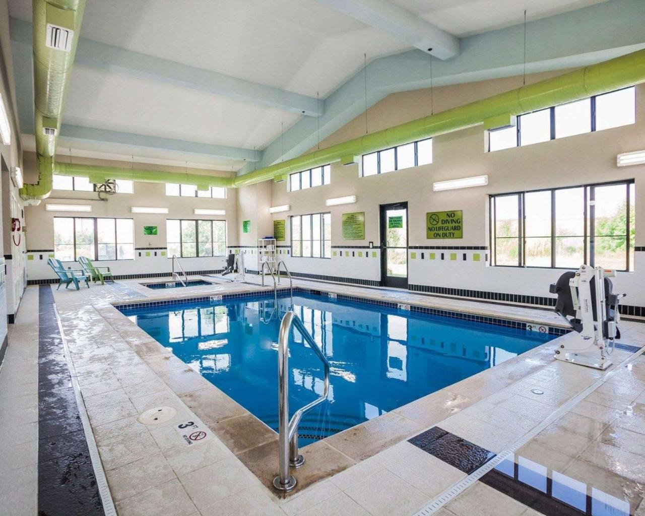 Comfort Inn Kansas City / Airport Экстерьер фото