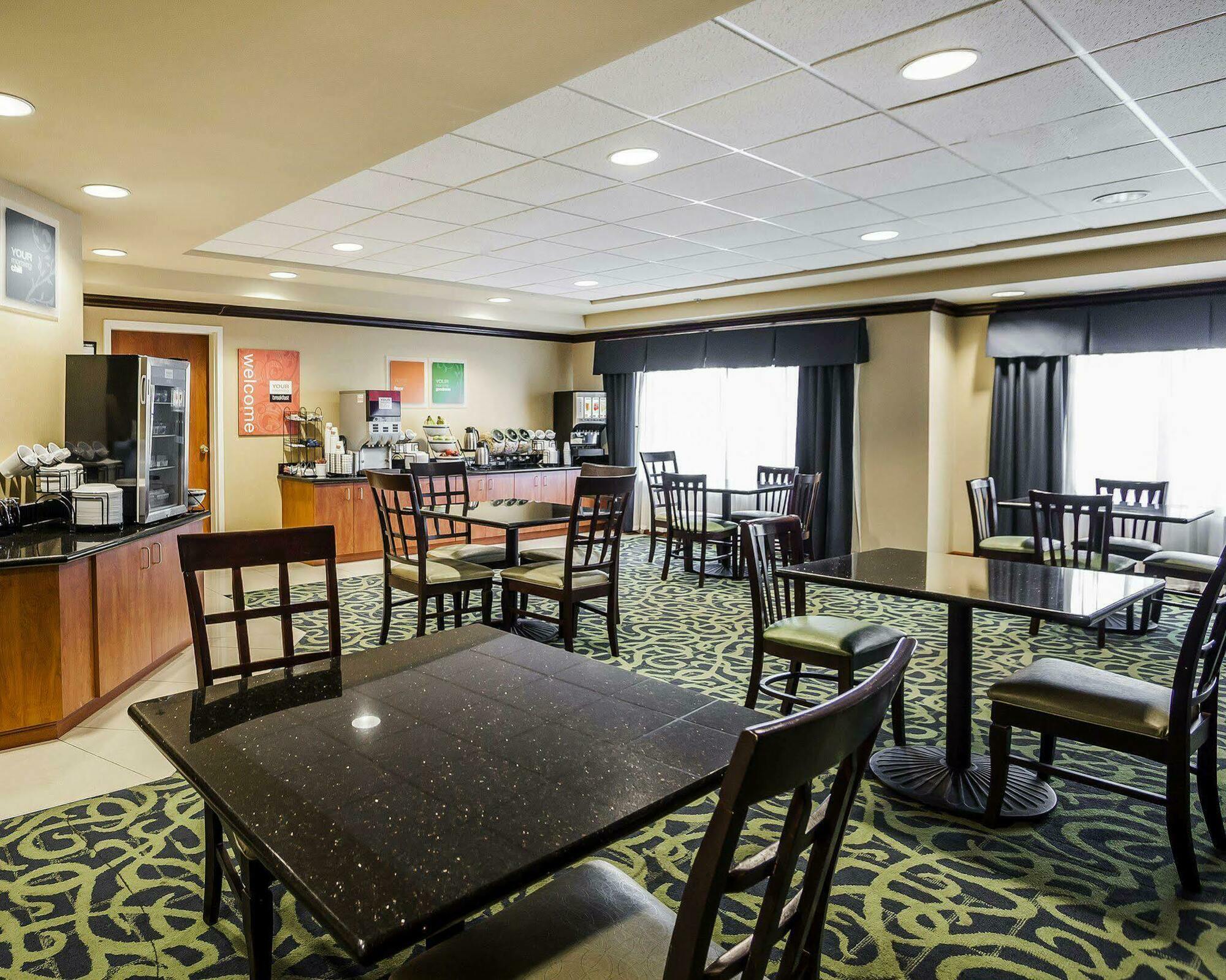 Comfort Inn Kansas City / Airport Экстерьер фото