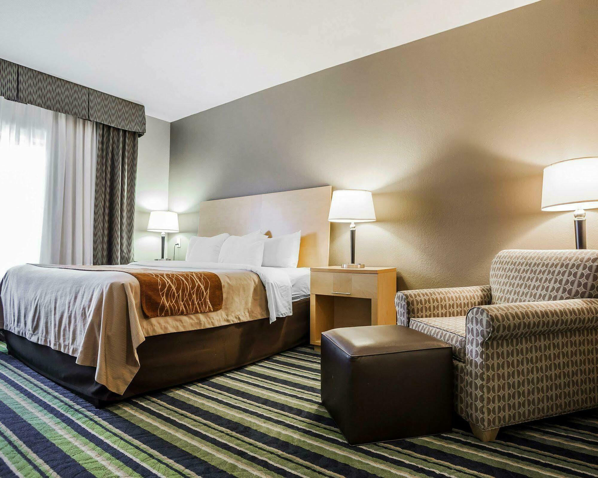 Comfort Inn Kansas City / Airport Экстерьер фото