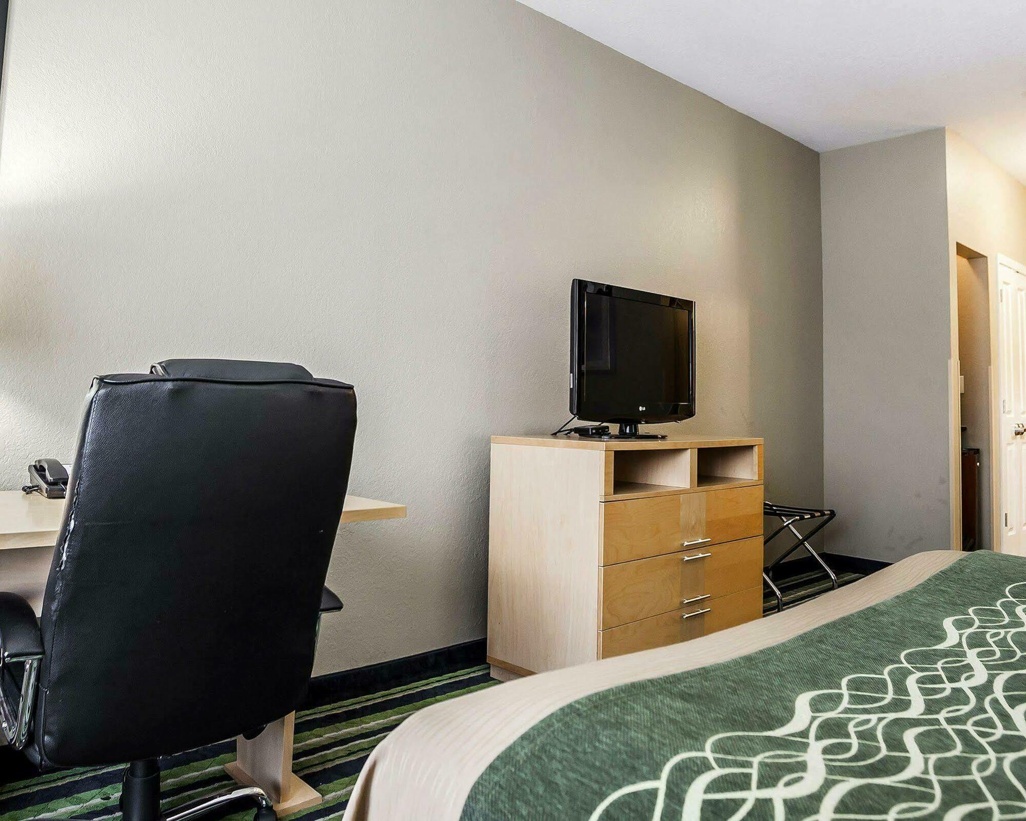 Comfort Inn Kansas City / Airport Экстерьер фото