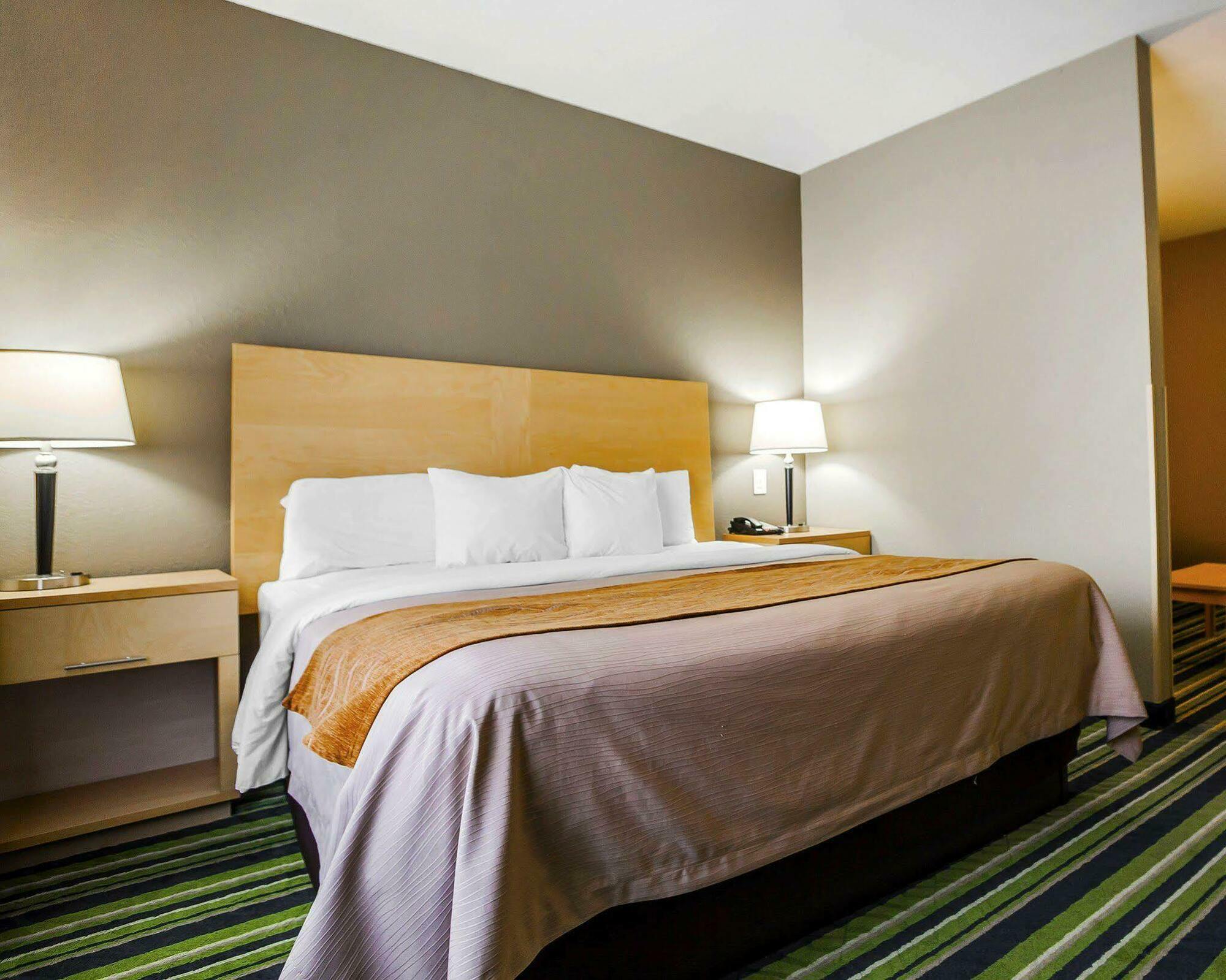 Comfort Inn Kansas City / Airport Экстерьер фото