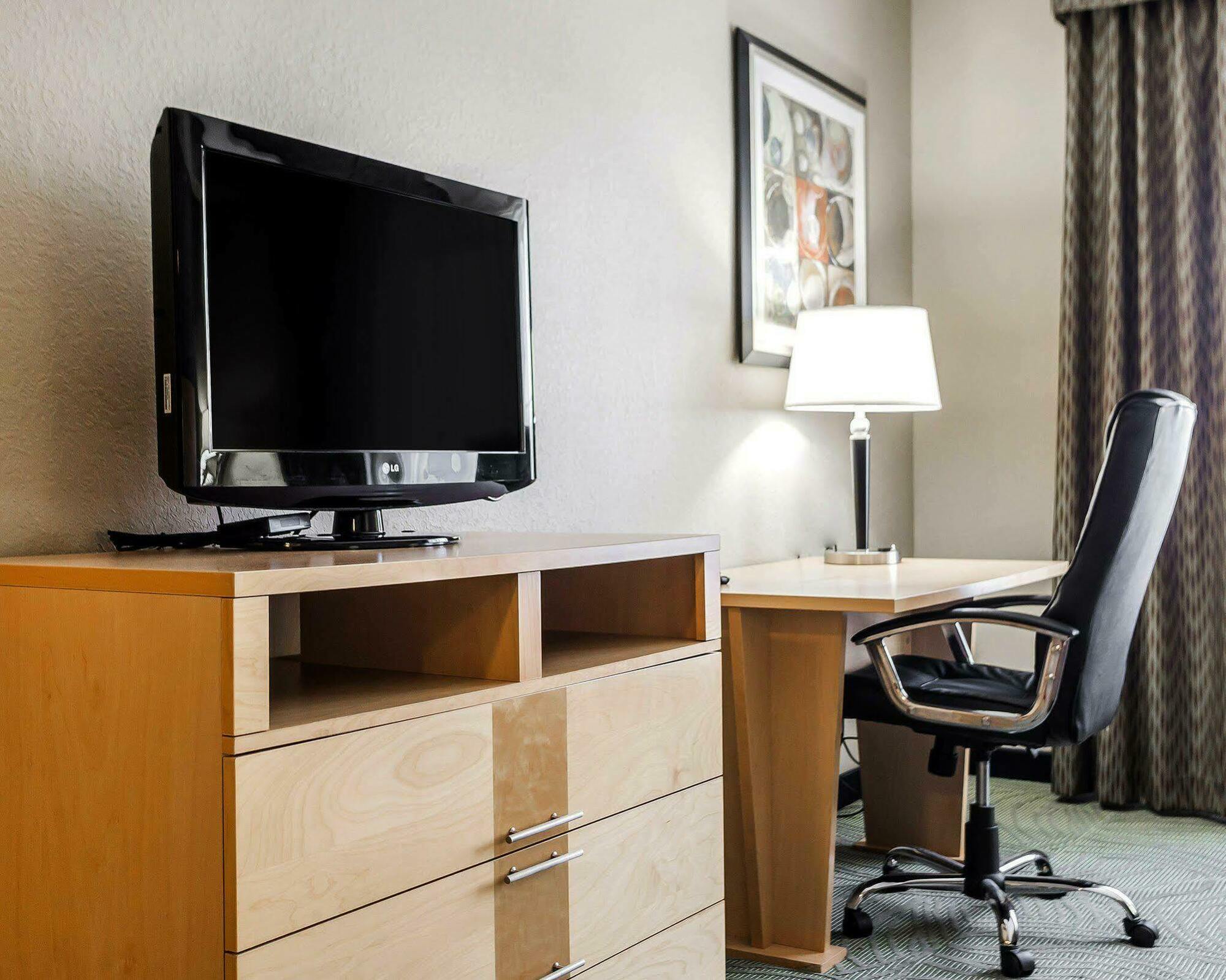 Comfort Inn Kansas City / Airport Экстерьер фото
