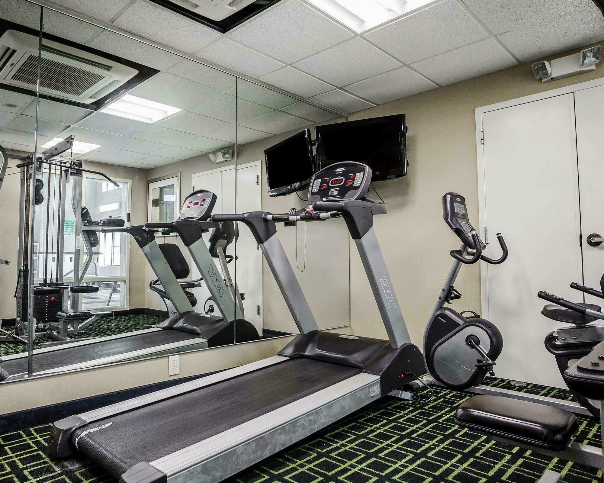 Comfort Inn Kansas City / Airport Экстерьер фото