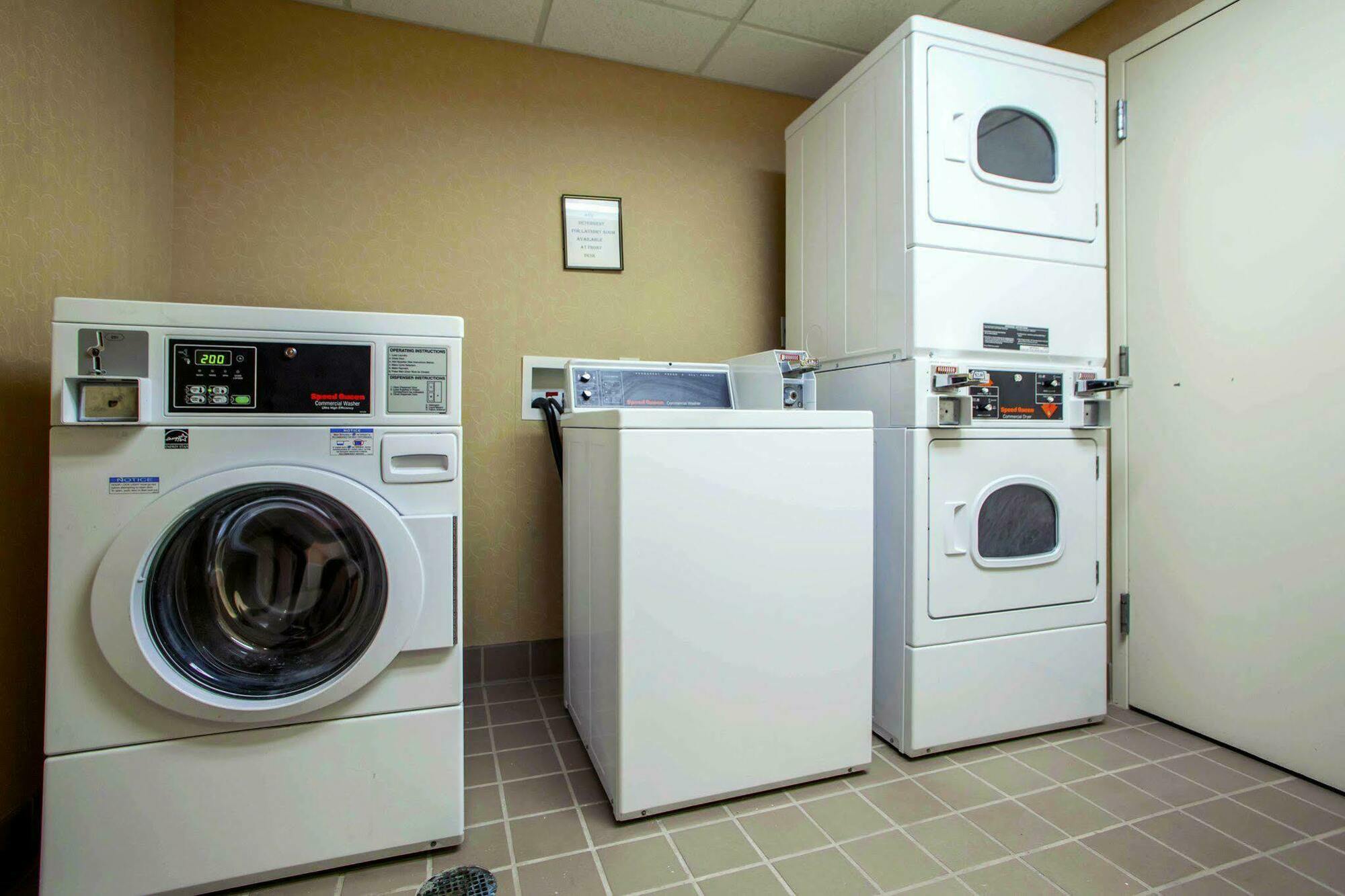 Comfort Inn Kansas City / Airport Экстерьер фото